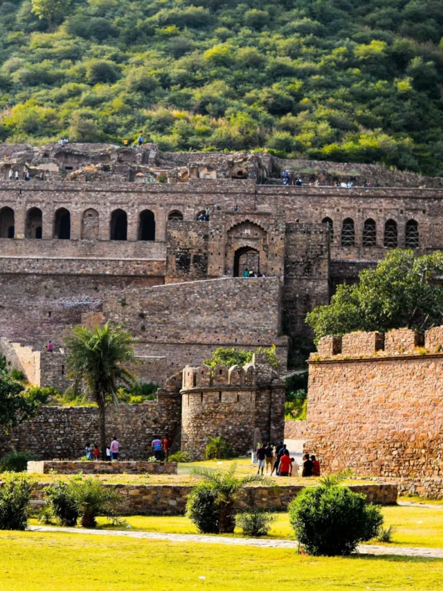 Bhangarh Fort Real Haunted Story, History, Ghosts, How To Reach, Night Stay and much more